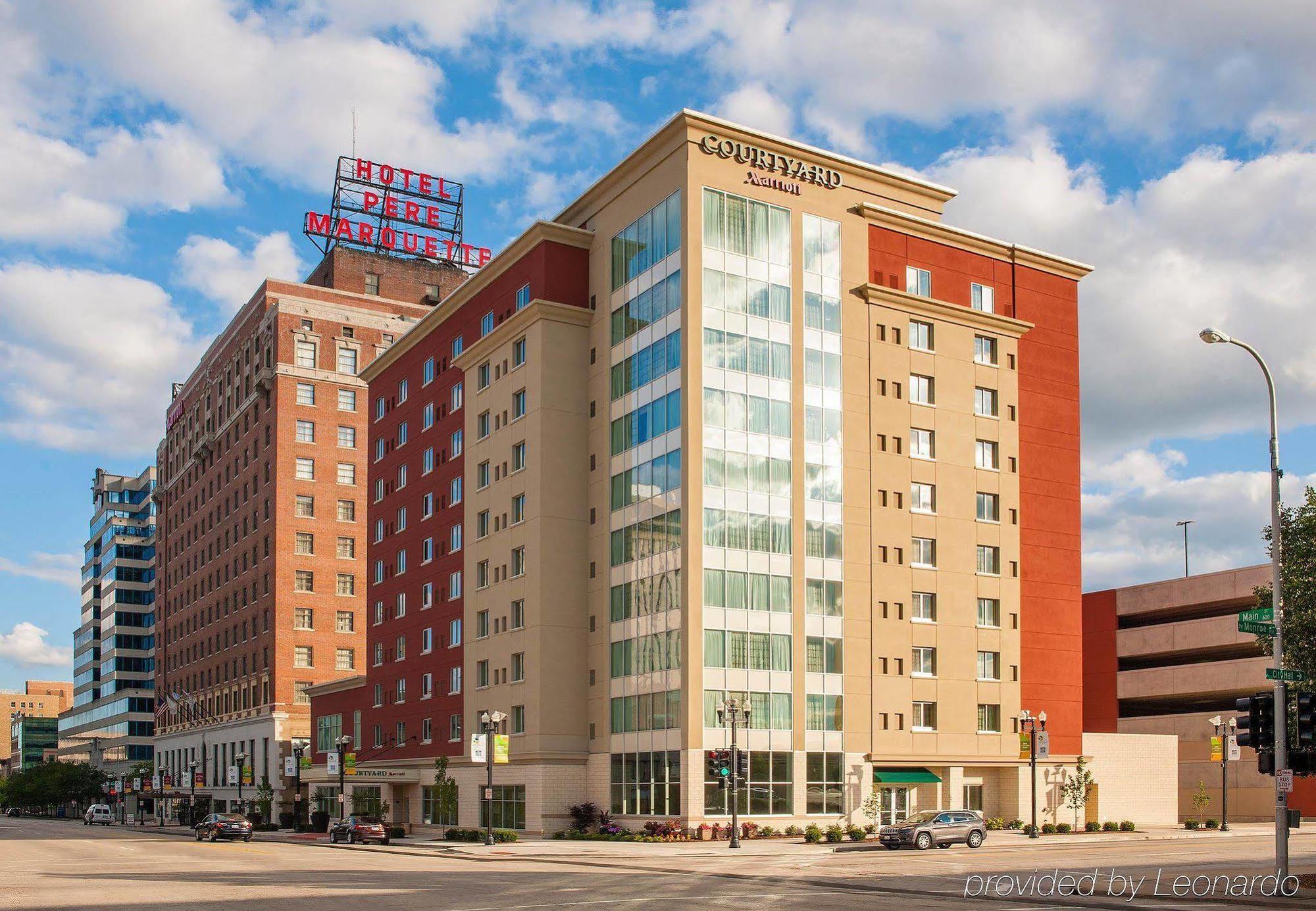 Courtyard Peoria Downtown Hotel Exterior photo