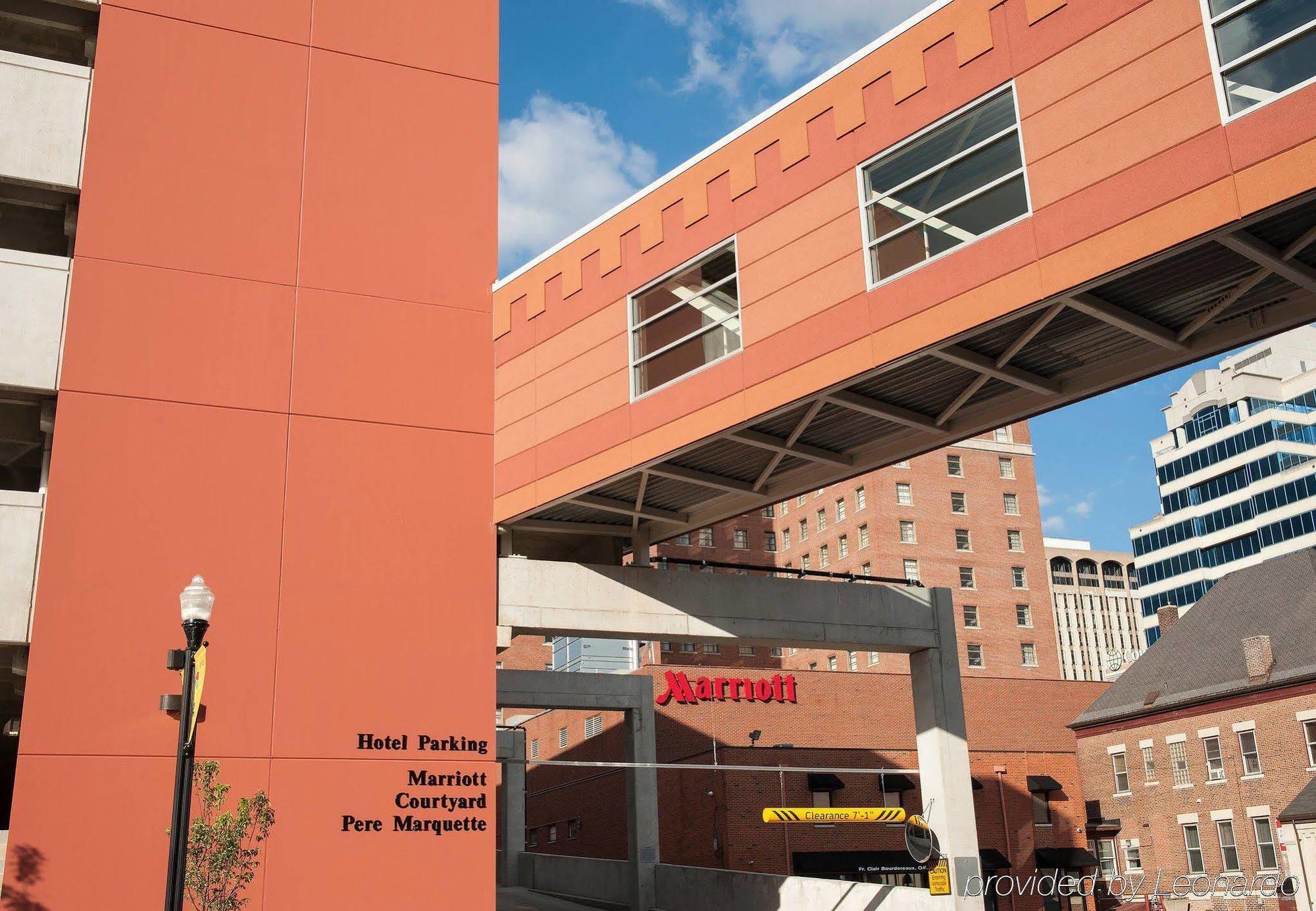 Courtyard Peoria Downtown Hotel Exterior photo